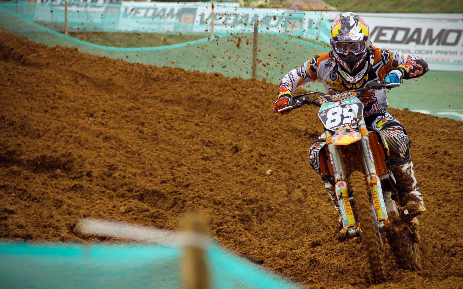 “德甲豪门密切追赶,冠军之战悬而未决”,德甲冠名