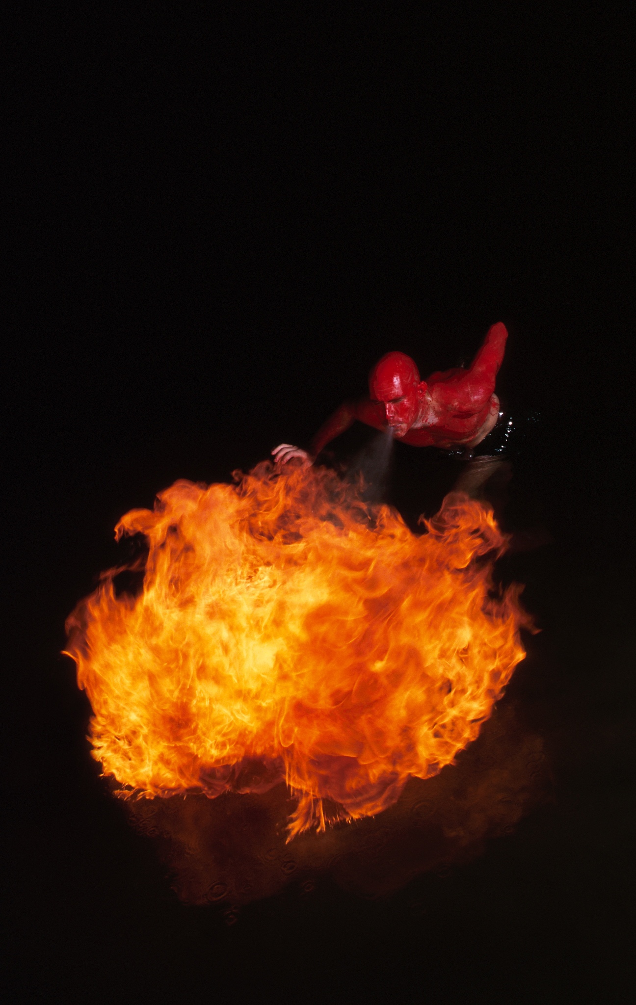 包含“激烈碰撞：瞬间的火光与惊心瞬间”的词条