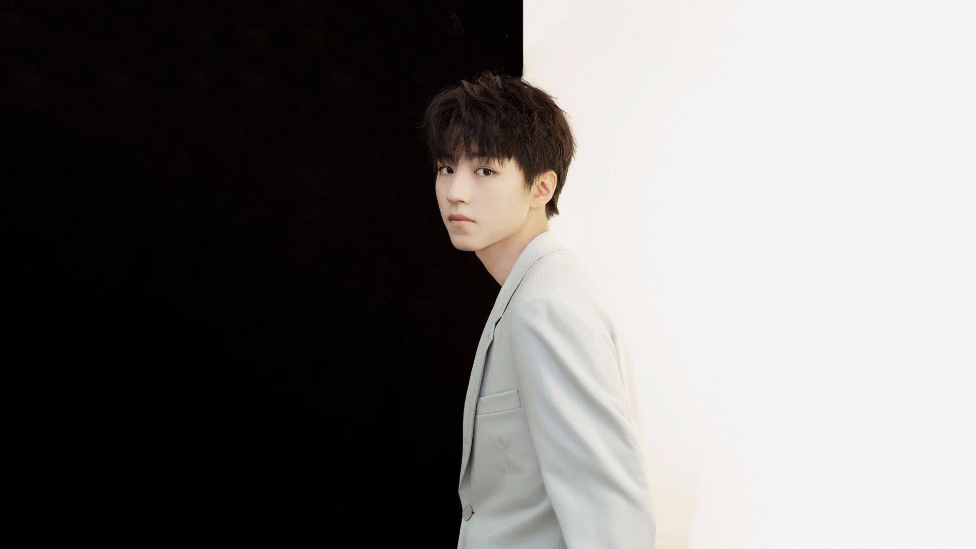 洛杉矶湖人在新战术下冲击季后赛目标!,洛杉矶湖人首发