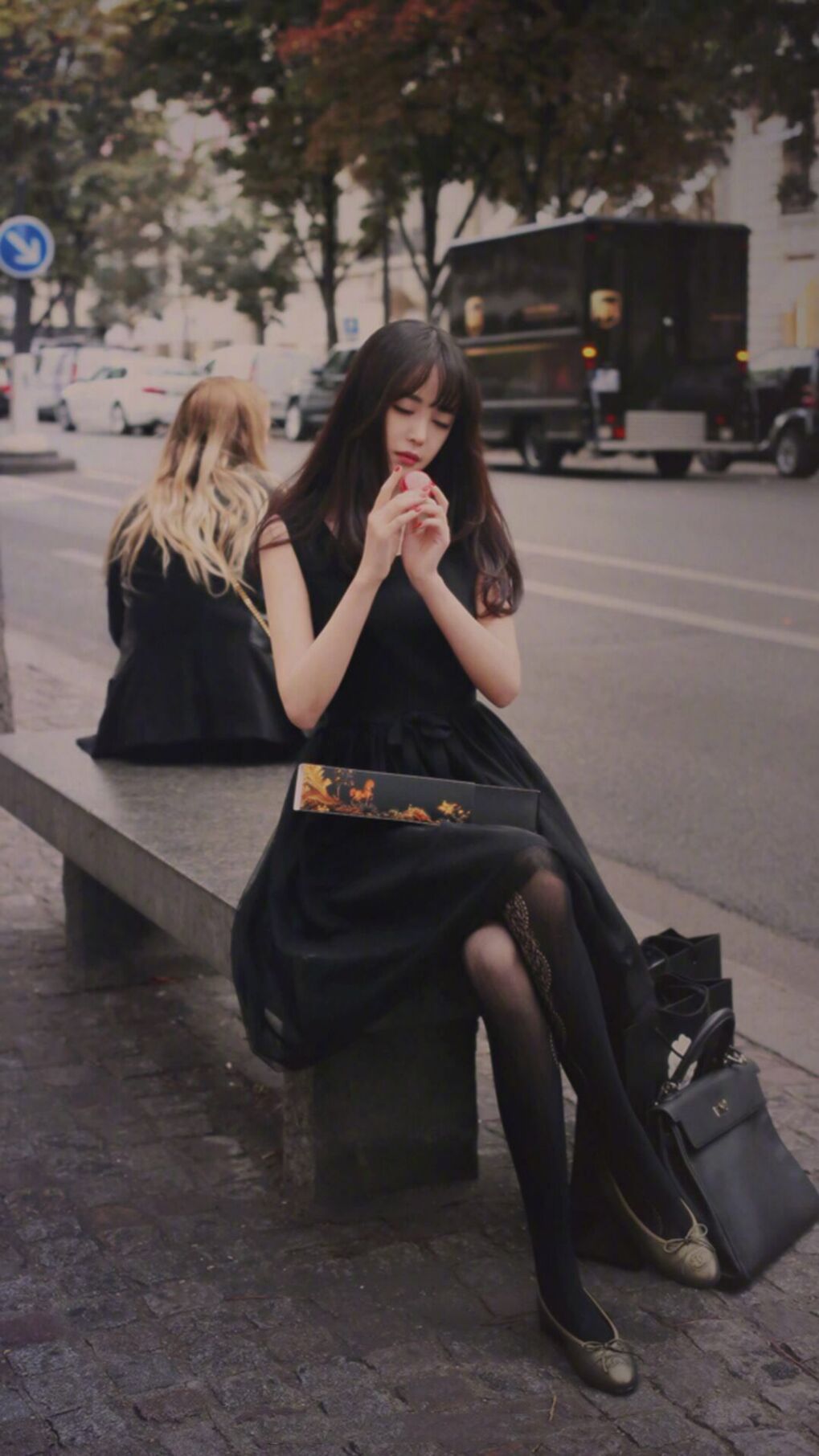 比利时马术协会与科技公司合作,开发虚拟现实训练平台,提升骑手技能。